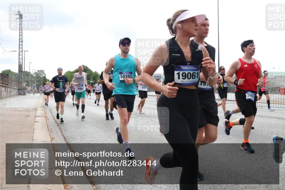 29.06.2025 - hella hamburg halbmarathon Lena Gebhardt http://msf.ph/oto/8283444 29.06.2025 10:35:27 Lombardsbrücke 10393, 5601, 15211, 16690, 19061, 1156, 382, 1284, 1336, 1497, 1717, 1730, 1786, 1821, 1849, 2001, 2198, 2376, 2425, 2751, 2787, 3243, 3409, 3828, 3958, 4333, 4564, 4703, 4704, 4902, 4965, 5027, 5147, 5240, 5531, 5793, 6029, 6189, 6365, 6381, 6397, 6471, 6746, 6803, 6859, 6867, 7267, 7382, 7927, 8249, 8296, 8567, 9342, 9470, 9803, 9806, 9819, 10358, 10393, 10531, 10565, 10652, 11233, 11320, 11359, 11565, 11838, 11839, 11886, 12026, 12062, 12326 meine-sportfotos.de