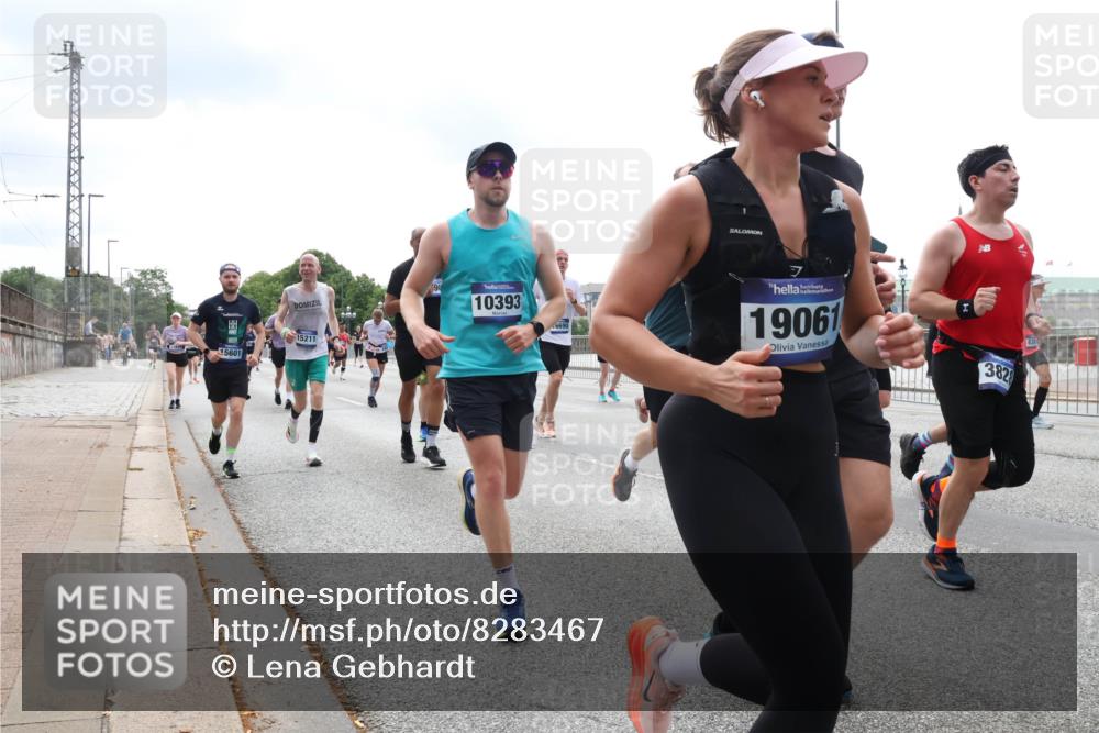 29.06.2025 - hella hamburg halbmarathon Lena Gebhardt http://msf.ph/oto/8283467 29.06.2025 10:35:27 Lombardsbrücke 15601, 15211, 10393, 6690, 7, 19061, 382, 1284, 1336, 1497, 1717, 1730, 1786, 1821, 1849, 2001, 2198, 2376, 2425, 2751, 2787, 3243, 3409, 3828, 3958, 4333, 4564, 4703, 4704, 4902, 4965, 5027, 5147, 5240, 5531, 5793, 6029, 6189, 6365, 6381, 6397, 6471, 6746, 6803, 6859, 6867, 7267, 7382, 7927, 8249, 8296, 8567, 9342, 9470, 9803, 9806, 9819, 10358, 10393, 10531, 10565, 10652, 11233, 11320, 11359, 11565, 11838, 11839, 11886, 12026, 12062, 12326 meine-sportfotos.de