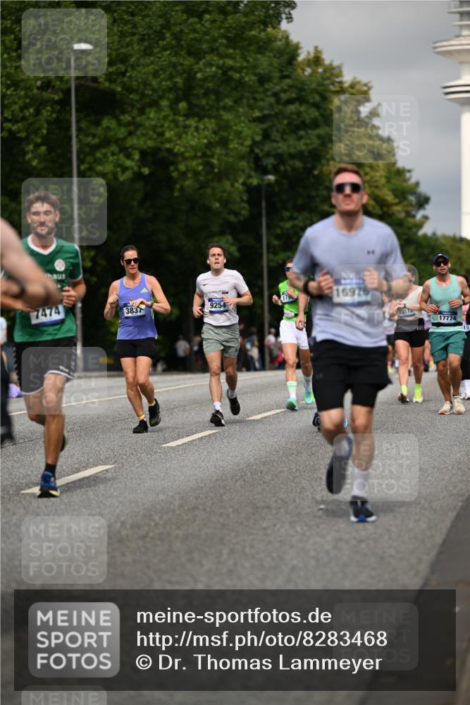 29.06.2025 - hella hamburg halbmarathon Dr. Thomas Lammeyer http://msf.ph/oto/8283468 29.06.2025 10:15:53 Kennedybrücke 1062, 1790, 2661, 3746, 3837, 4499, 6966, 7370, 7474, 8368, 9119, 9253, 9254, 9405, 10042 meine-sportfotos.de