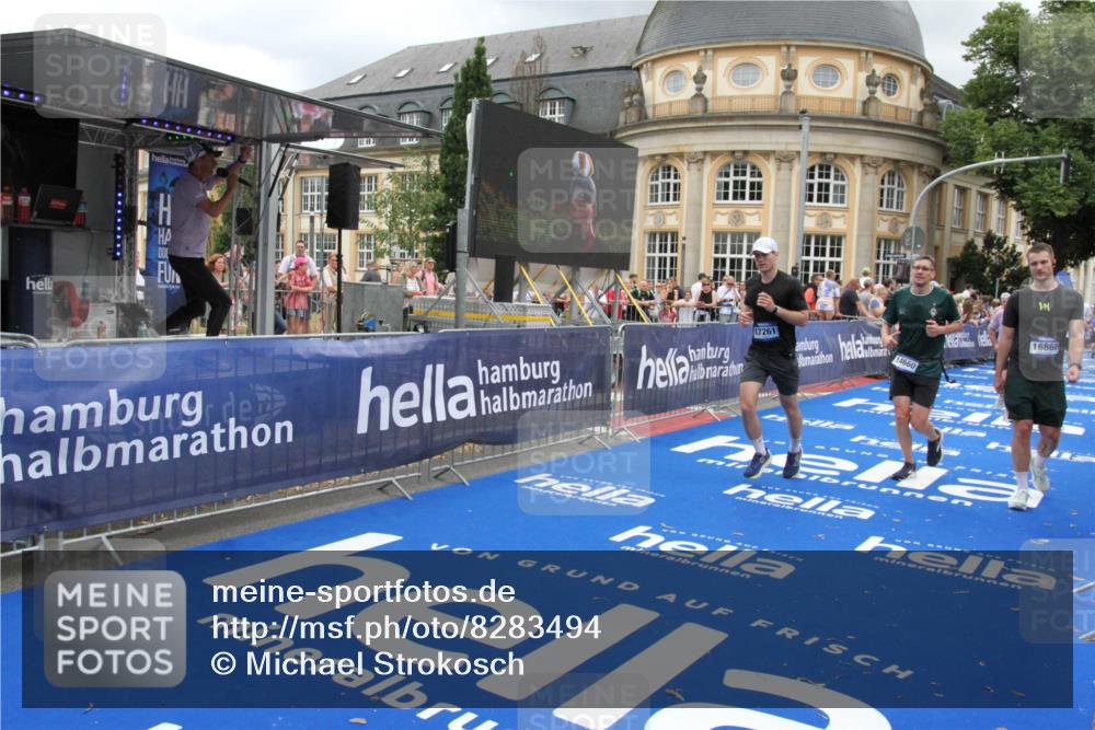 29.06.2025 - hella hamburg halbmarathon Michael Strokosch http://msf.ph/oto/8283494 29.06.2025 10:54:56 Ziel 1327, 1506, 4231, 6994, 8514, 14638, 14660, 15156, 16623, 16868, 17261, 18325 meine-sportfotos.de
