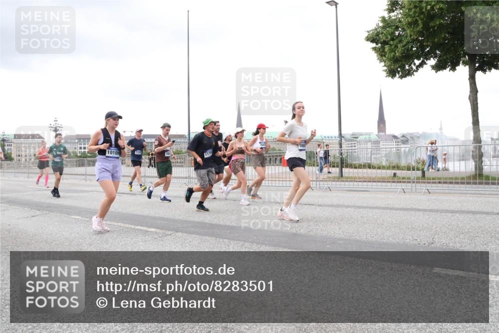 29.06.2025 - hella hamburg halbmarathon Lena Gebhardt http://msf.ph/oto/8283501 29.06.2025 10:55:10 Lombardsbrücke 10109, 15782, 7233, 1178, 1013, 1198, 1917, 2090, 2452, 2566, 2632, 3002, 3115, 3157, 3274, 3577, 4039, 4191, 4192, 4628, 5040, 5392, 5483, 5500, 5727, 5882, 6395, 6396, 6839, 6944, 6982, 7219, 7238, 7680, 7766, 8012, 8186, 8403, 8519, 9521, 9596, 10109, 10331, 10458, 10686, 10885, 11109, 11226, 11287, 11737, 11788, 11908, 12147, 12148, 12240, 12268, 12270, 13098, 13230, 13283, 13548, 13944, 13945, 13979, 13980, 14515, 14727, 15152, 15160, 16385 meine-sportfotos.de