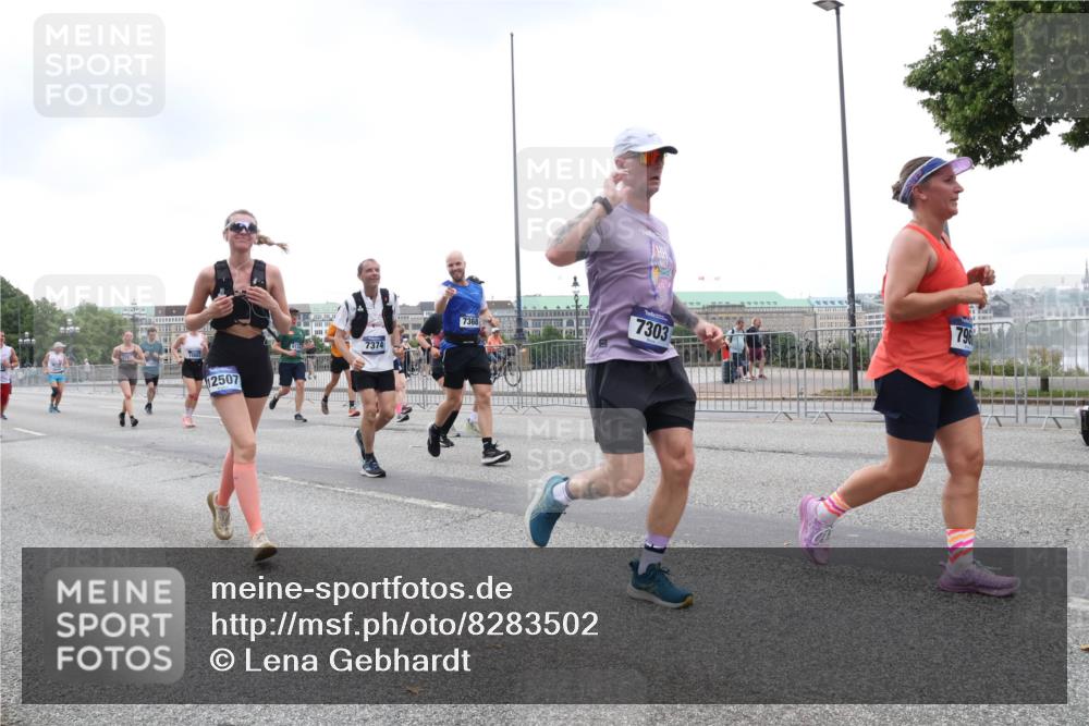 29.06.2025 - hella hamburg halbmarathon Lena Gebhardt http://msf.ph/oto/8283502 29.06.2025 10:46:33 Lombardsbrücke 1371, 1375, 1429, 1465, 1532, 1608, 1837, 1999, 2162, 2320, 2423, 2500, 2697, 2773, 2813, 2951, 3277, 3406, 3407, 3410, 3469, 3734, 4119, 4202, 4296, 4342, 4355, 4448, 4604, 5697, 5700, 5854, 6068, 6124, 6161, 6392, 6740, 7303, 7364, 7368, 7374, 7412, 7767, 7827, 7960, 7983, 8047, 8477, 8551, 8553, 8700, 9129, 9337, 9445, 9691, 10153, 10230, 11361, 11876, 11910, 12298, 12333, 12507, 12522, 13969, 14261, 15852, 16882, 16987 meine-sportfotos.de