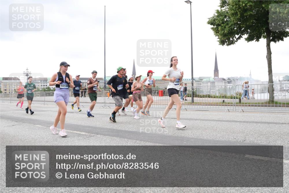 29.06.2025 - hella hamburg halbmarathon Lena Gebhardt http://msf.ph/oto/8283546 29.06.2025 10:55:11 Lombardsbrücke 1578, 10109, 7238, 11785, 16432, 10686, 1013, 1198, 1917, 2090, 2452, 2566, 2632, 3002, 3115, 3157, 3274, 3577, 4039, 4191, 4192, 4628, 5040, 5392, 5483, 5500, 5727, 5882, 6395, 6396, 6839, 6944, 6982, 7219, 7238, 7680, 7766, 8012, 8186, 8403, 8519, 9521, 9596, 10109, 10331, 10458, 10686, 10885, 11109, 11226, 11287, 11737, 11788, 11908, 12147, 12148, 12240, 12268, 12270, 13098, 13230, 13283, 13548, 13944, 13945, 13979, 13980, 14515, 14727, 15152, 15160, 16385 meine-sportfotos.de