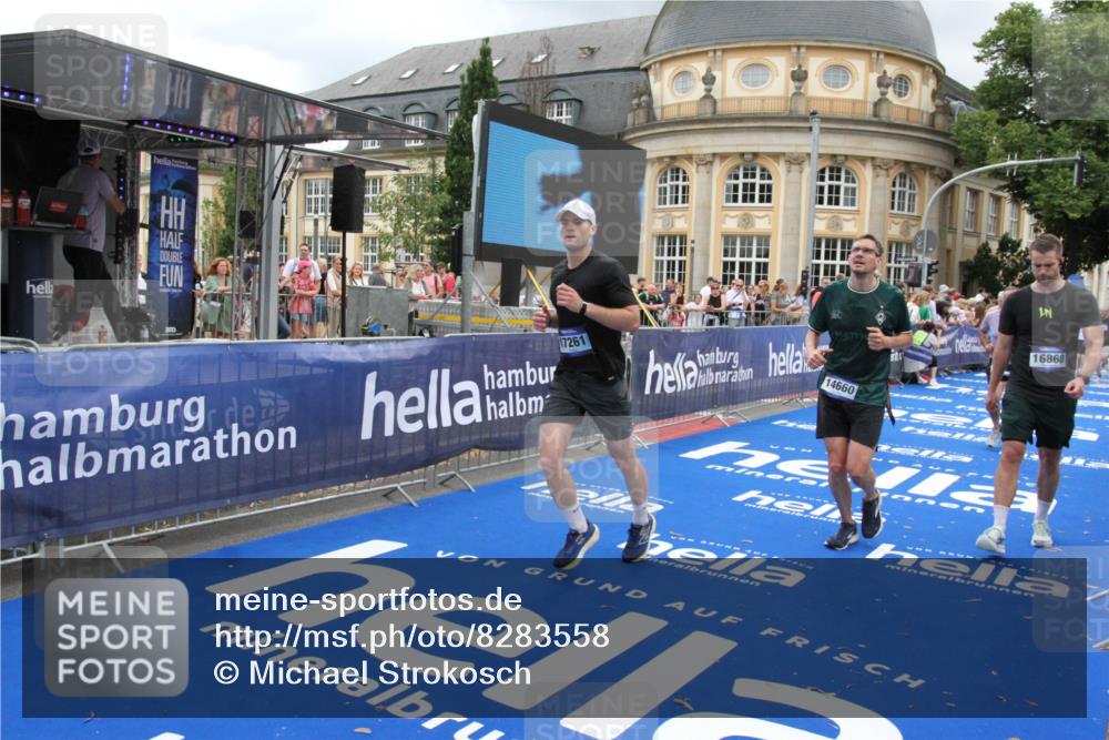 29.06.2025 - hella hamburg halbmarathon Michael Strokosch http://msf.ph/oto/8283558 29.06.2025 10:54:57 Ziel 1327, 1506, 6994, 8514, 10266, 13988, 14638, 14660, 14845, 15156, 16047, 16623, 16868, 17261, 18325 meine-sportfotos.de