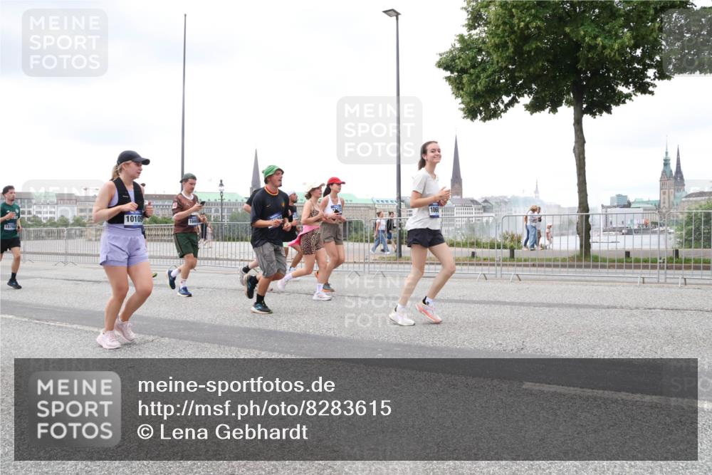 29.06.2025 - hella hamburg halbmarathon Lena Gebhardt http://msf.ph/oto/8283615 29.06.2025 10:55:11 Lombardsbrücke 10109, 15782, 1013, 1198, 1917, 2090, 2452, 2566, 2632, 3002, 3115, 3157, 3274, 3577, 4039, 4191, 4192, 4628, 5040, 5392, 5483, 5500, 5727, 5882, 6395, 6396, 6839, 6944, 6982, 7219, 7238, 7680, 7766, 8012, 8186, 8403, 8519, 9521, 9596, 10109, 10331, 10458, 10686, 10885, 11109, 11226, 11287, 11737, 11788, 11908, 12147, 12148, 12240, 12268, 12270, 13098, 13230, 13283, 13548, 13944, 13945, 13979, 13980, 14515, 14727, 15152, 15160, 16385 meine-sportfotos.de