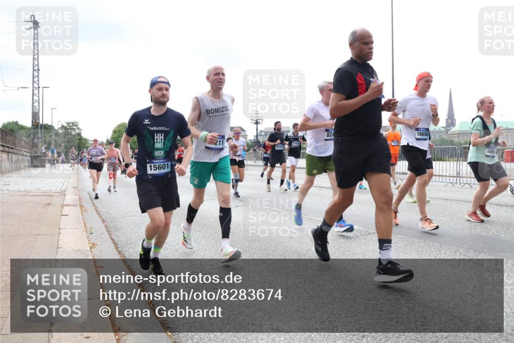 29.06.2025 - hella hamburg halbmarathon Lena Gebhardt http://msf.ph/oto/8283674 29.06.2025 10:35:28 Lombardsbrücke 15601, 824, 4703, 4704, 1717, 16690, 1805, 1284, 1336, 1497, 1717, 1730, 1786, 1821, 1849, 2001, 2198, 2376, 2425, 2751, 2787, 3243, 3409, 3828, 3958, 4333, 4564, 4703, 4704, 4902, 4965, 5027, 5147, 5240, 5531, 5793, 6029, 6189, 6365, 6381, 6471, 6746, 6803, 6859, 6867, 7267, 7382, 7927, 8249, 8296, 8567, 9342, 9470, 9803, 9806, 9819, 10358, 10393, 10531, 10565, 10652, 11233, 11320, 11359, 11565, 11838, 11839, 11886, 12026, 12062, 12326 meine-sportfotos.de