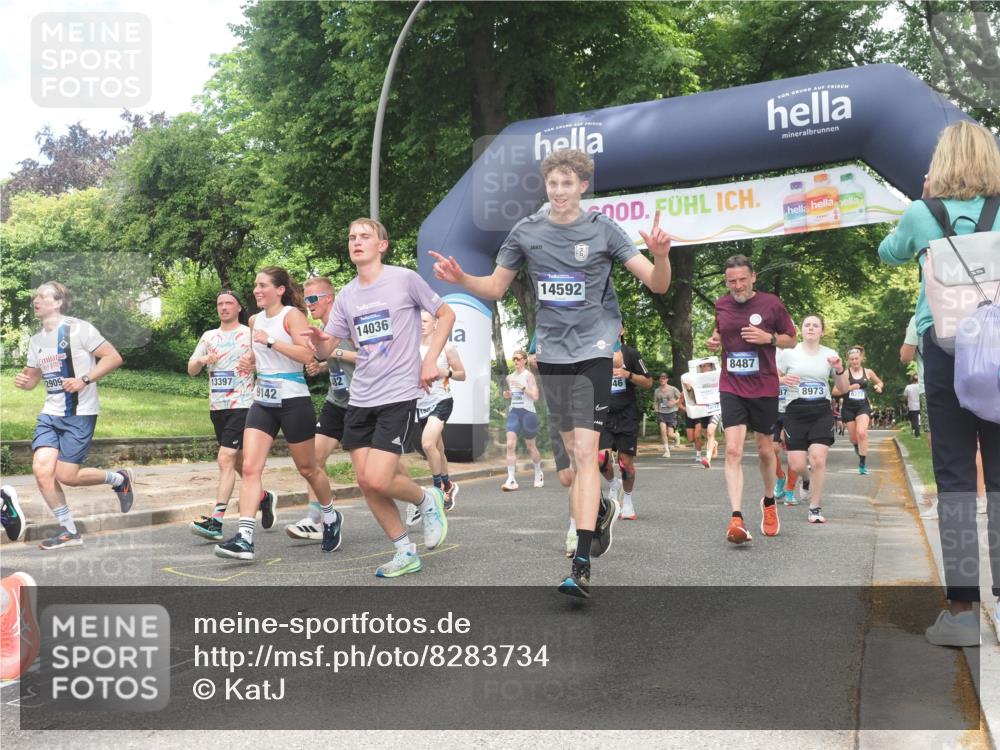 29.06.2025 - hella hamburg halbmarathon KatJ http://msf.ph/oto/8283734 29.06.2025 10:41:03 Zwischen KM18-KM19 1030, 1482, 1727, 1870, 2070, 2346, 2910, 3310, 5259, 5866, 6942, 7864, 8487 meine-sportfotos.de