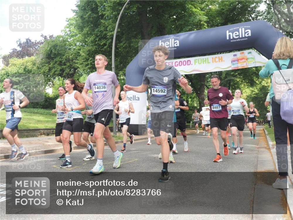 29.06.2025 - hella hamburg halbmarathon KatJ http://msf.ph/oto/8283766 29.06.2025 10:41:03 Zwischen KM18-KM19 1030, 1482, 1727, 1870, 2070, 2346, 2910, 3310, 5259, 5866, 6942, 7864, 8487 meine-sportfotos.de