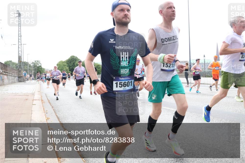 29.06.2025 - hella hamburg halbmarathon Lena Gebhardt http://msf.ph/oto/8283838 29.06.2025 10:35:29 Lombardsbrücke 11838, 24, 15601, 15211, 5531, 1717, 824, 1284, 1336, 1497, 1717, 1730, 1786, 1821, 1849, 2001, 2198, 2376, 2425, 2751, 2787, 3243, 3409, 3828, 3958, 4333, 4564, 4703, 4704, 4902, 4965, 5027, 5147, 5240, 5531, 5793, 6029, 6189, 6365, 6381, 6471, 6746, 6803, 6859, 6867, 7267, 7382, 7927, 8249, 8296, 8567, 9342, 9470, 9803, 9806, 9819, 10358, 10393, 10531, 10565, 10652, 11233, 11320, 11359, 11565, 11838, 11839, 11886, 12026, 12062, 12326, 12408 meine-sportfotos.de