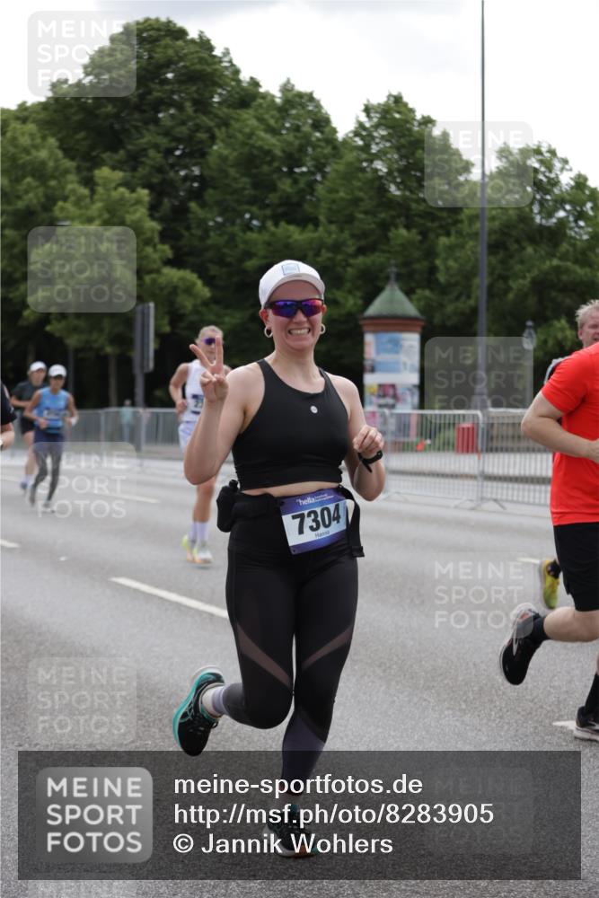 29.06.2025 - hella hamburg halbmarathon Jannik Wohlers http://msf.ph/oto/8283905 29.06.2025 10:35:25 Lombardsbrücke 1036, 1108, 1336, 1730, 2352, 2425, 2811, 2827, 3243, 3598, 3990, 4413, 4798, 4902, 5147, 6021, 6845, 7304, 7382, 8333, 8947, 9432, 9744, 9803, 9806, 9819, 10047, 10119, 10567, 10652, 11187, 11198, 11979, 12026, 12097, 12408, 12430, 12869, 13318, 13492, 13505, 13899, 14402, 14684, 15281, 15827, 15830, 16487, 17289, 17817, 17996, 18524, 18541, 18570, 18688 meine-sportfotos.de
