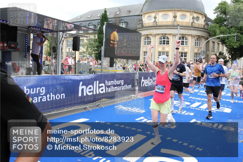 29.06.2025 - hella hamburg halbmarathon Michael Strokosch http://msf.ph/oto/8283923 29.06.2025 10:55:02 Ziel 1327, 2884, 3652, 4249, 4616, 4938, 5020, 6433, 6994, 8514, 8698, 10266, 13988, 14638, 14750, 14845, 15126, 15156, 15879, 16047, 16623, 16868, 18181, 18325 meine-sportfotos.de