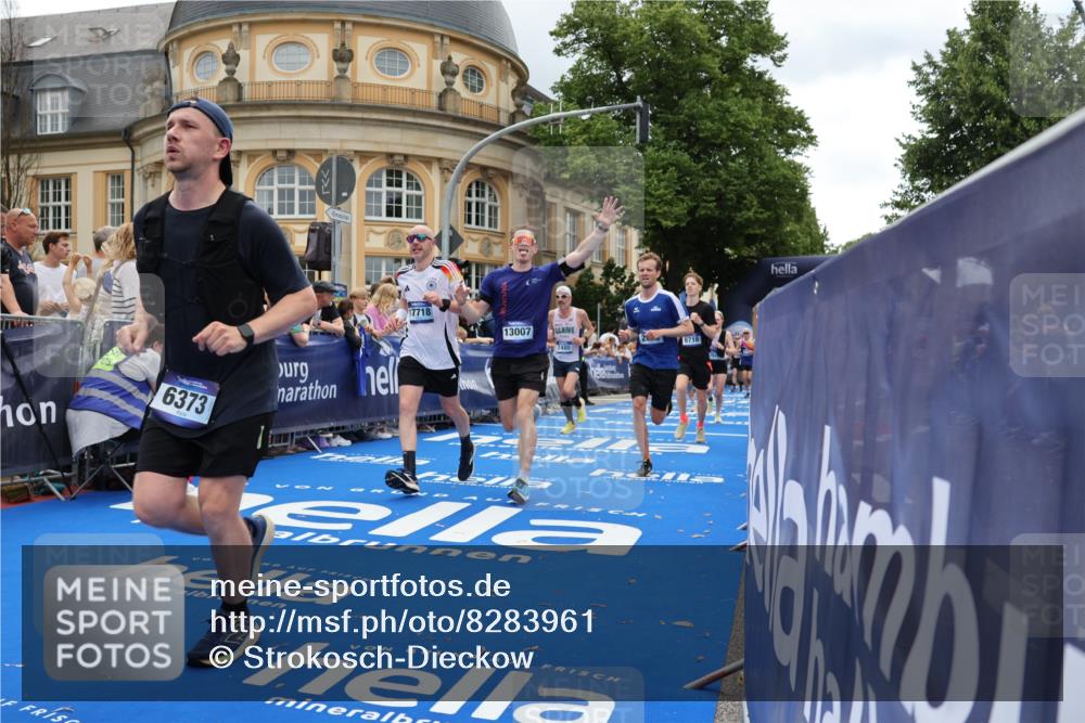 29.06.2025 - hella hamburg halbmarathon Strokosch-Dieckow http://msf.ph/oto/8283961 29.06.2025 10:47:13 Ziel 2623, 2864, 4093, 5024, 6134, 6168, 6203, 6373, 6716, 7480, 7908, 10208, 10211, 11518, 12579, 13007, 13672, 13782, 14722, 15611, 15684, 16286, 17718, 17915, 18856 meine-sportfotos.de