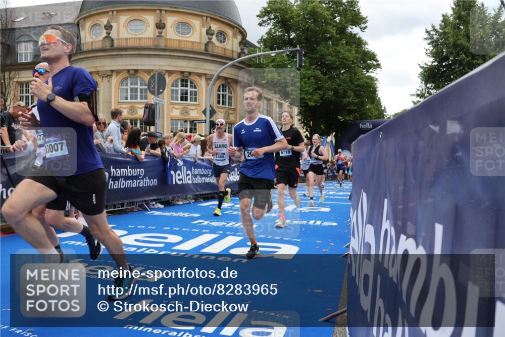 29.06.2025 - hella hamburg halbmarathon Strokosch-Dieckow http://msf.ph/oto/8283965 29.06.2025 10:47:13 Ziel 2623, 2864, 4093, 5024, 6134, 6168, 6203, 6373, 6716, 7480, 7908, 10208, 10211, 11518, 12579, 13007, 13672, 13782, 14722, 15611, 15684, 16286, 17718, 17915, 18856 meine-sportfotos.de
