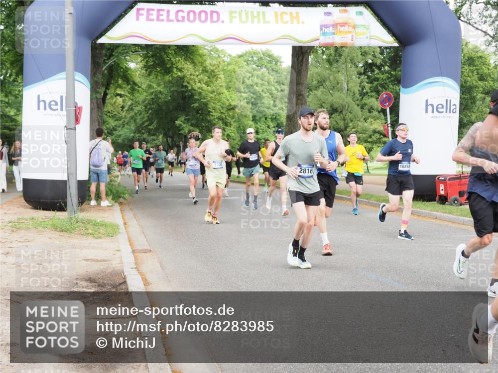 29.06.2025 - hella hamburg halbmarathon MichiJ http://msf.ph/oto/8283985 29.06.2025 10:32:32 Zwischen KM18-KM19 1220, 1468, 1782, 1941, 2365, 2402, 2707, 2816, 3021, 5231, 5476, 5624, 6991, 7322, 8871, 9444, 9633, 12657, 13975, 15280, 16617, 16720, 16893, 17097, 17120, 17406, 17729, 17977, 18107, 18437, 18464, 18560, 18691, 19207, 19210 meine-sportfotos.de