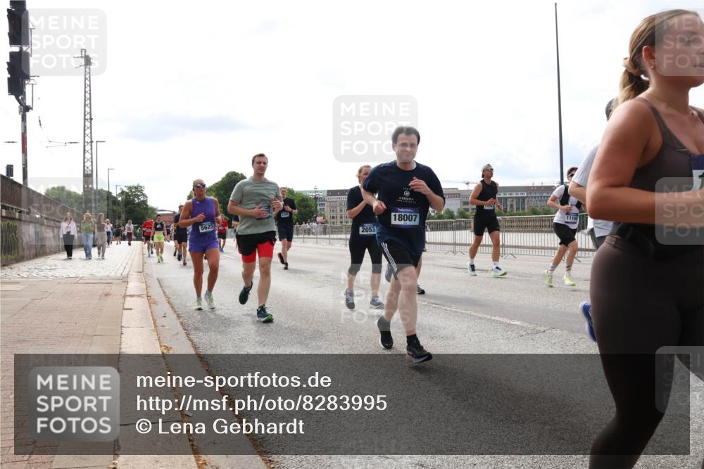 29.06.2025 - hella hamburg halbmarathon Lena Gebhardt http://msf.ph/oto/8283995 29.06.2025 10:20:44 Lombardsbrücke 4288, 5625, 2053, 18007, 11100, 1011, 1046, 1069, 1471, 1474, 2053, 2101, 2325, 2478, 2834, 2923, 2945, 3247, 3434, 3733, 3781, 3813, 3842, 4082, 4154, 4166, 4288, 4350, 4422, 4754, 4869, 5041, 5181, 5625, 5831, 5937, 6608, 6951, 7018, 7101, 7131, 8025, 8113, 8588, 8724, 8940, 9005, 9011, 9136, 9236, 9722, 9873, 9981, 10041, 10050, 10350, 10414, 10585, 10595, 10613, 10647, 10754, 11100, 11145, 11603, 11835, 11995, 12694, 12844 meine-sportfotos.de