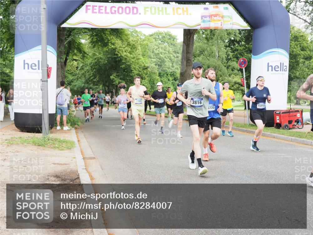 29.06.2025 - hella hamburg halbmarathon MichiJ http://msf.ph/oto/8284007 29.06.2025 10:32:32 Zwischen KM18-KM19 1220, 1468, 1782, 1941, 2365, 2402, 2707, 2816, 3021, 5231, 5476, 5624, 6991, 7322, 8871, 9444, 9633, 12657, 13975, 15280, 16617, 16720, 16893, 17097, 17120, 17406, 17729, 17977, 18107, 18437, 18464, 18560, 18691, 19207, 19210 meine-sportfotos.de