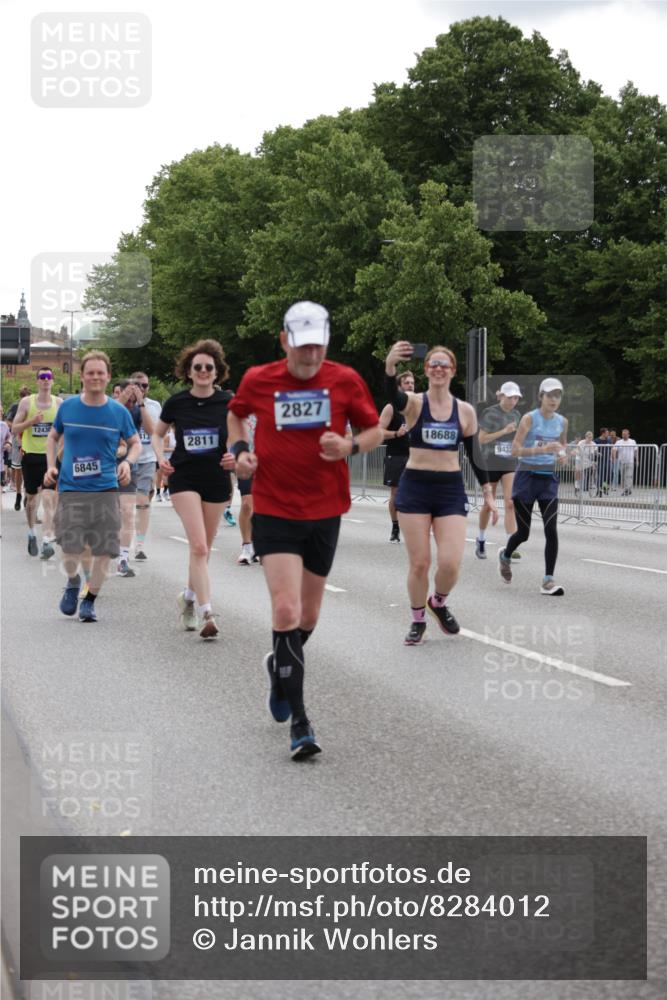29.06.2025 - hella hamburg halbmarathon Jannik Wohlers http://msf.ph/oto/8284012 29.06.2025 10:35:27 Lombardsbrücke 1036, 1108, 1183, 1336, 1730, 2352, 2425, 2811, 2827, 3243, 3401, 3598, 3990, 4413, 4798, 4902, 6021, 6845, 7304, 8333, 8947, 9432, 9744, 9803, 9806, 9819, 10047, 10119, 10567, 11187, 11198, 11979, 12097, 12342, 12408, 12430, 12869, 13318, 13492, 13899, 14402, 14684, 15281, 15612, 15827, 15830, 16487, 16570, 16571, 17289, 17635, 17817, 17996, 18524, 18541, 18570, 18688 meine-sportfotos.de