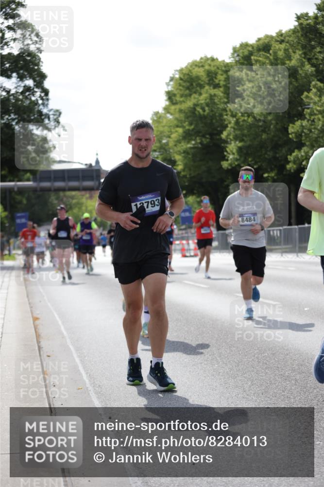 29.06.2025 - hella hamburg halbmarathon Jannik Wohlers http://msf.ph/oto/8284013 29.06.2025 10:03:14 Lombardsbrücke 1161, 1885, 2277, 2683, 2759, 4307, 5384, 5396, 5464, 6391, 7006, 7277, 7278, 7279, 8484, 8727, 10389, 11402, 12377, 13793, 13976, 15539, 15643, 15859, 16371, 16621, 17226, 17550, 17955, 18999 meine-sportfotos.de