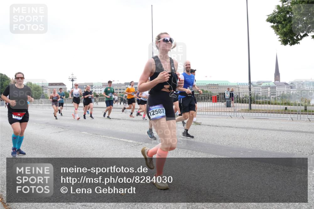 29.06.2025 - hella hamburg halbmarathon Lena Gebhardt http://msf.ph/oto/8284030 29.06.2025 10:46:33 Lombardsbrücke 1371, 1375, 1429, 1465, 1532, 1608, 1837, 1999, 2162, 2320, 2423, 2500, 2697, 2773, 2813, 2951, 3277, 3406, 3407, 3410, 3469, 3734, 4119, 4202, 4296, 4342, 4355, 4448, 4604, 5697, 5700, 5854, 6068, 6124, 6161, 6392, 6740, 7303, 7364, 7368, 7374, 7412, 7767, 7827, 7960, 7983, 8047, 8477, 8551, 8553, 8700, 9129, 9337, 9445, 9691, 10153, 10230, 11361, 11876, 11910, 12298, 12333, 12507, 12522, 13969, 14261, 15852, 16882, 16987 meine-sportfotos.de