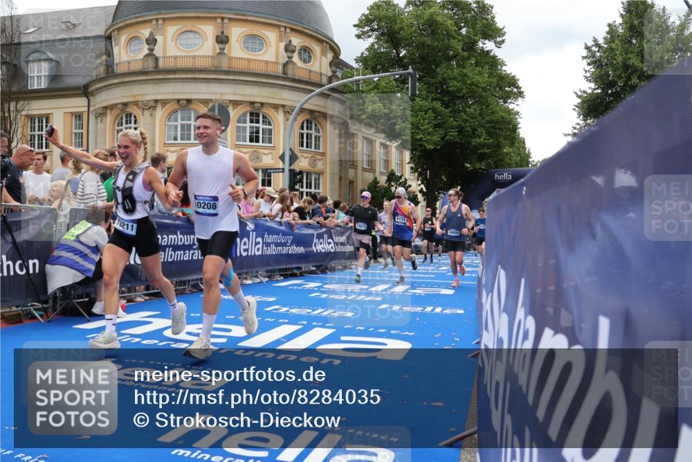 29.06.2025 - hella hamburg halbmarathon Strokosch-Dieckow http://msf.ph/oto/8284035 29.06.2025 10:47:16 Ziel 2274, 2623, 2864, 5024, 6134, 6168, 6203, 6373, 6716, 7480, 10208, 10211, 10423, 11077, 11491, 11518, 13007, 13672, 13782, 14722, 15611, 16089, 16286, 17718, 17915, 18856 meine-sportfotos.de
