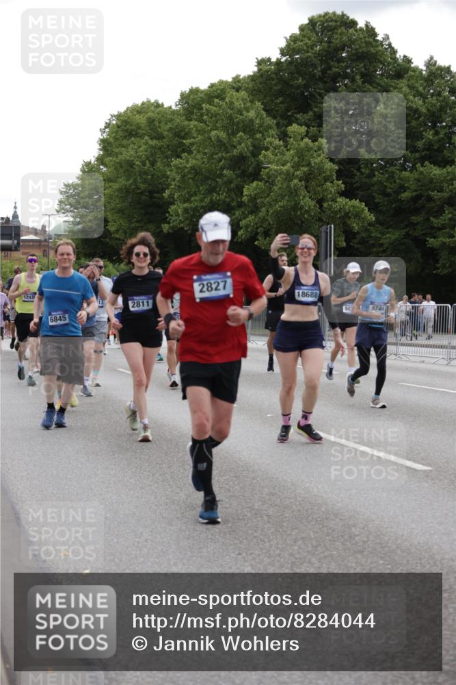 29.06.2025 - hella hamburg halbmarathon Jannik Wohlers http://msf.ph/oto/8284044 29.06.2025 10:35:27 Lombardsbrücke 1036, 1108, 1183, 1336, 1730, 2352, 2425, 2811, 2827, 3243, 3401, 3598, 3990, 4413, 4798, 4902, 6021, 6845, 7304, 8333, 8947, 9432, 9744, 9803, 9806, 9819, 10047, 10119, 10567, 11187, 11198, 11979, 12097, 12342, 12408, 12430, 12869, 13318, 13492, 13899, 14402, 14684, 15281, 15612, 15827, 15830, 16487, 16570, 16571, 17289, 17635, 17817, 17996, 18524, 18541, 18570, 18688 meine-sportfotos.de