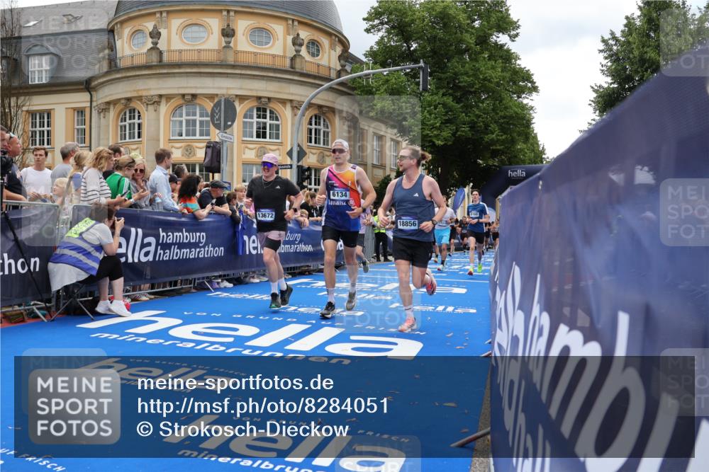 29.06.2025 - hella hamburg halbmarathon Strokosch-Dieckow http://msf.ph/oto/8284051 29.06.2025 10:47:17 Ziel 2274, 2623, 2864, 5024, 6134, 6168, 6203, 6373, 6716, 7480, 8693, 10208, 10211, 10423, 11077, 11491, 11518, 13672, 13782, 14722, 15611, 16089, 16286, 16819, 17718, 17915, 18856, 18974 meine-sportfotos.de