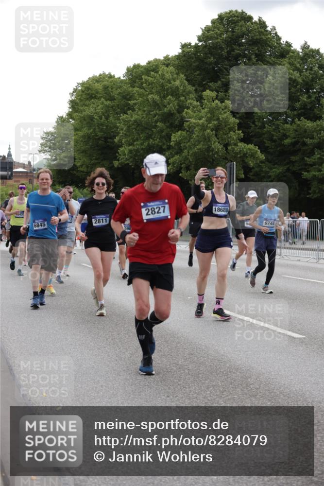 29.06.2025 - hella hamburg halbmarathon Jannik Wohlers http://msf.ph/oto/8284079 29.06.2025 10:35:27 Lombardsbrücke 1036, 1108, 1183, 1336, 1730, 2352, 2425, 2811, 2827, 3243, 3401, 3598, 3990, 4413, 4798, 4902, 6021, 6845, 7304, 8333, 8947, 9432, 9744, 9803, 9806, 9819, 10047, 10119, 10567, 11187, 11198, 11979, 12097, 12342, 12408, 12430, 12869, 13318, 13492, 13899, 14402, 14684, 15281, 15612, 15827, 15830, 16487, 16570, 16571, 17289, 17635, 17817, 17996, 18524, 18541, 18570, 18688 meine-sportfotos.de