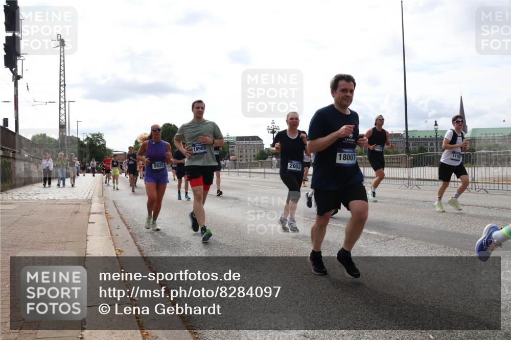 29.06.2025 - hella hamburg halbmarathon Lena Gebhardt http://msf.ph/oto/8284097 29.06.2025 10:20:44 Lombardsbrücke 5625, 18908, 2053, 18007, 1011, 1046, 1069, 1471, 1474, 2053, 2101, 2325, 2478, 2834, 2923, 2945, 3247, 3434, 3733, 3781, 3813, 3842, 4082, 4154, 4166, 4288, 4350, 4422, 4754, 4869, 5041, 5181, 5625, 5831, 5937, 6608, 6951, 7018, 7101, 7131, 8025, 8113, 8588, 8724, 8940, 9005, 9011, 9136, 9236, 9722, 9873, 9981, 10041, 10050, 10350, 10414, 10585, 10595, 10613, 10647, 10754, 11100, 11145, 11603, 11835, 11995, 12694, 12844 meine-sportfotos.de