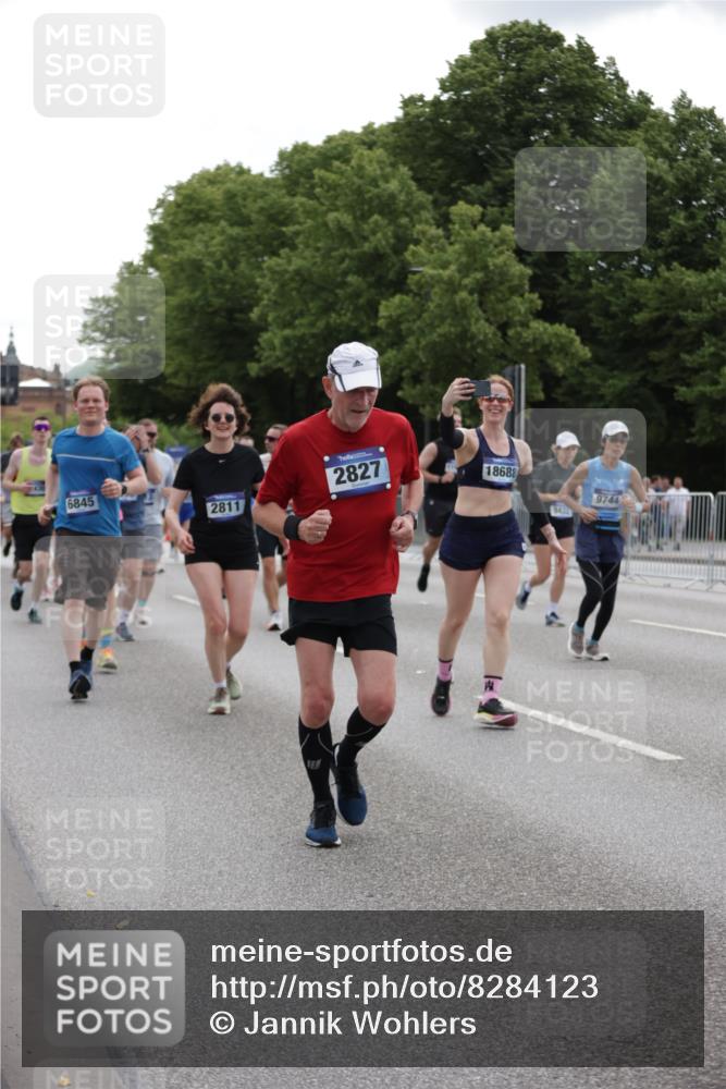 29.06.2025 - hella hamburg halbmarathon Jannik Wohlers http://msf.ph/oto/8284123 29.06.2025 10:35:27 Lombardsbrücke 1036, 1108, 1183, 1336, 1730, 2352, 2425, 2811, 2827, 3243, 3401, 3598, 3990, 4413, 4798, 4902, 6021, 6845, 7304, 8333, 8947, 9432, 9744, 9803, 9806, 9819, 10047, 10119, 10567, 11187, 11198, 11979, 12097, 12342, 12408, 12430, 12869, 13318, 13492, 13899, 14402, 14684, 15281, 15612, 15827, 15830, 16487, 16570, 16571, 17289, 17635, 17817, 17996, 18524, 18541, 18570, 18688 meine-sportfotos.de