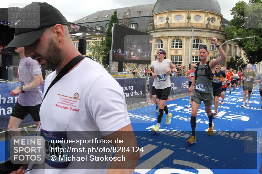 29.06.2025 - hella hamburg halbmarathon Michael Strokosch http://msf.ph/oto/8284124 29.06.2025 10:55:09 Ziel 2448, 2884, 3041, 3791, 3945, 4249, 4938, 6355, 8691, 9060, 9361, 9380, 10191, 10192, 11333, 11747, 11976, 12248, 12961, 13297, 14750, 14948, 15126, 15879, 16108, 16630, 17803, 17842 meine-sportfotos.de