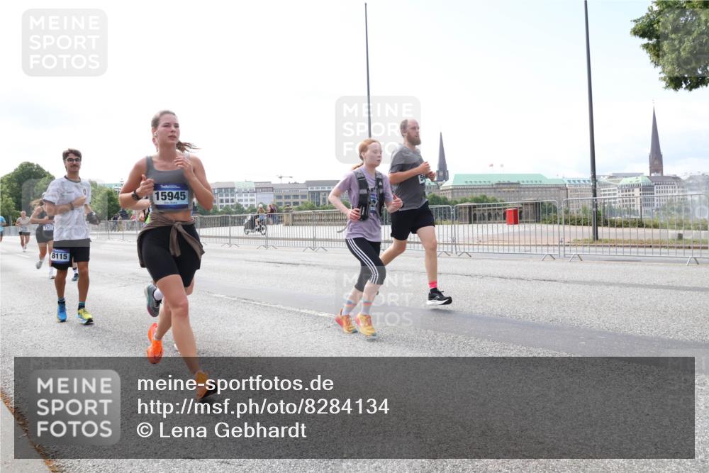 29.06.2025 - hella hamburg halbmarathon Lena Gebhardt http://msf.ph/oto/8284134 29.06.2025 10:11:44 Lombardsbrücke 1328, 1531, 1723, 1866, 1992, 3363, 3837, 4227, 5379, 5605, 7571, 8115, 8206, 8207, 8368, 8807, 8810, 9119, 9191, 9428, 10042, 10372, 10409, 10428, 11321, 11507, 11537, 11755, 11917, 12286, 12473, 13177, 13203, 13542, 13603, 13939, 13958, 14008, 14149, 14384, 15797, 15945, 16383, 17080, 17638, 17774, 17787, 17866, 18261, 18278, 18382, 18395, 19172 meine-sportfotos.de