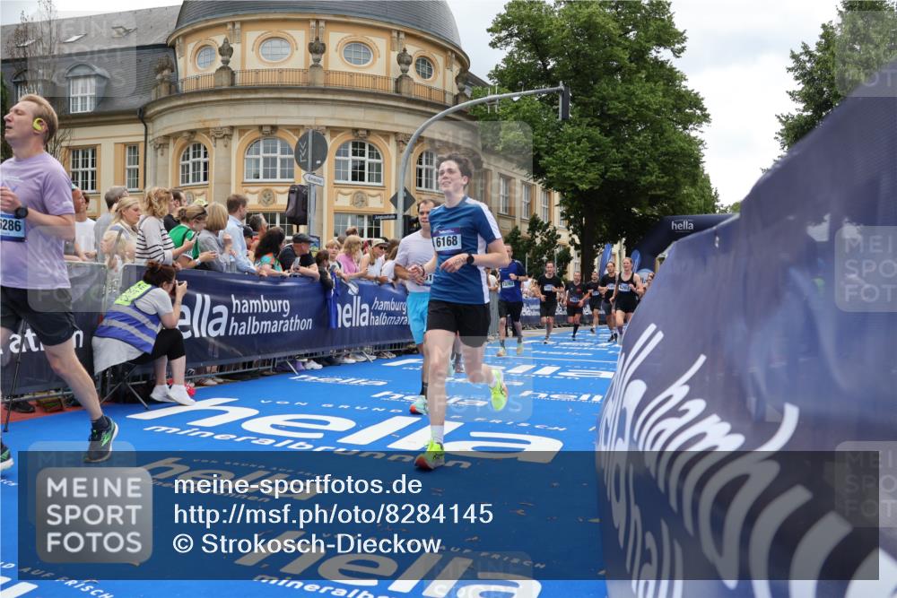 29.06.2025 - hella hamburg halbmarathon Strokosch-Dieckow http://msf.ph/oto/8284145 29.06.2025 10:47:20 Ziel 51, 1012, 2274, 2839, 2864, 2869, 5024, 5532, 5650, 6134, 6168, 6203, 8693, 9305, 10208, 10211, 10423, 11077, 11491, 11518, 13672, 13782, 14722, 15350, 15611, 15923, 16089, 16286, 16819, 18758, 18856, 18974 meine-sportfotos.de