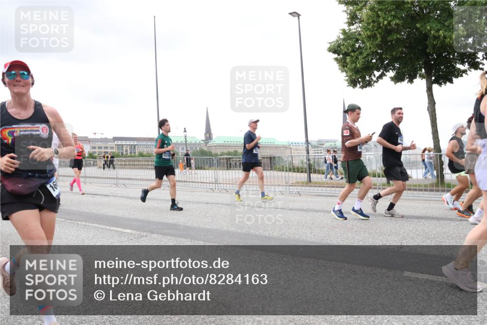 29.06.2025 - hella hamburg halbmarathon Lena Gebhardt http://msf.ph/oto/8284163 29.06.2025 10:55:12 Lombardsbrücke 6, 1578, 1013, 1917, 2090, 2452, 2566, 2632, 3002, 3115, 3157, 3274, 3577, 4039, 4191, 4192, 4628, 5040, 5392, 5483, 5500, 5727, 5882, 6395, 6396, 6839, 6944, 7219, 7238, 7680, 7766, 8012, 8186, 8403, 8519, 9596, 10109, 10458, 10686, 10885, 11109, 11226, 11737, 11788, 11908, 12147, 12148, 12240, 12268, 12270, 13098, 13230, 13283, 13548, 13944, 13945, 13979, 13980, 14515, 14727, 15152, 15160, 16385 meine-sportfotos.de