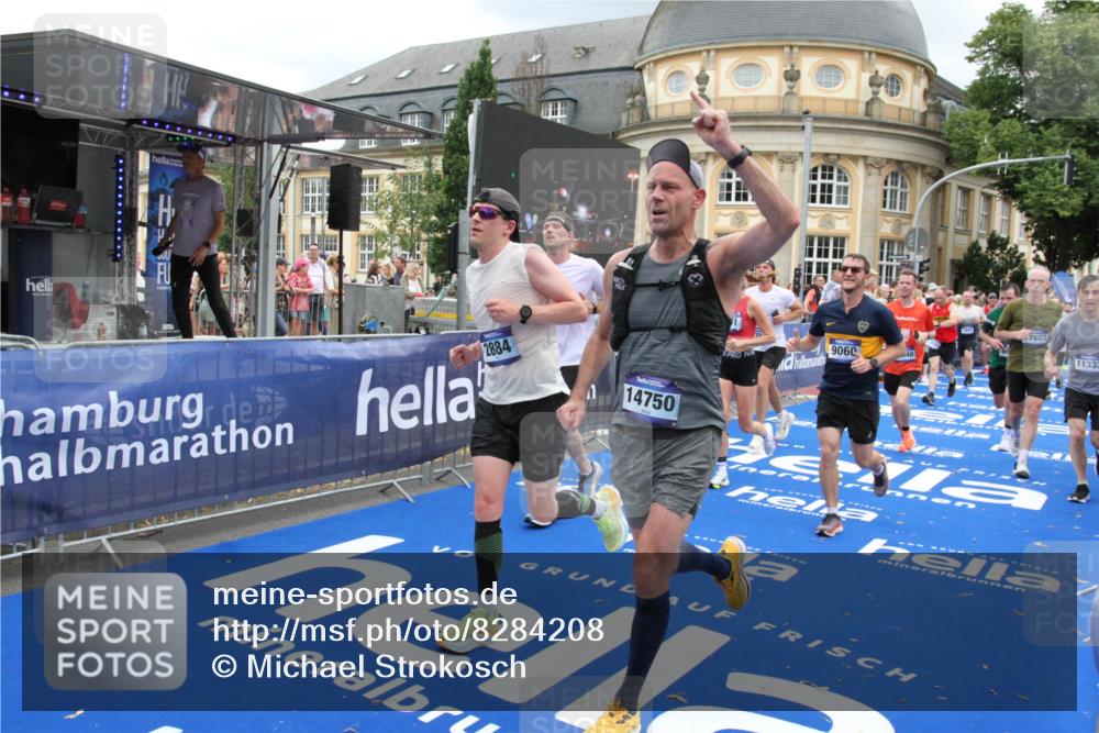 29.06.2025 - hella hamburg halbmarathon Michael Strokosch http://msf.ph/oto/8284208 29.06.2025 10:55:09 Ziel 2448, 2884, 3041, 3791, 3945, 4249, 4938, 6355, 8691, 9060, 9361, 9380, 10191, 10192, 11333, 11747, 11976, 12248, 12961, 13297, 14750, 14948, 15126, 15879, 16108, 16630, 17803, 17842 meine-sportfotos.de