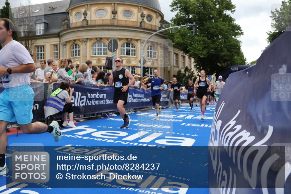 29.06.2025 - hella hamburg halbmarathon Strokosch-Dieckow http://msf.ph/oto/8284237 29.06.2025 10:47:21 Ziel 51, 1012, 2274, 2839, 2864, 2869, 3304, 5024, 5532, 5650, 6134, 6168, 6203, 8693, 8852, 9305, 10423, 11077, 11491, 11518, 13672, 13782, 14722, 15350, 15611, 15923, 16089, 16286, 16819, 17846, 18758, 18856, 18974 meine-sportfotos.de