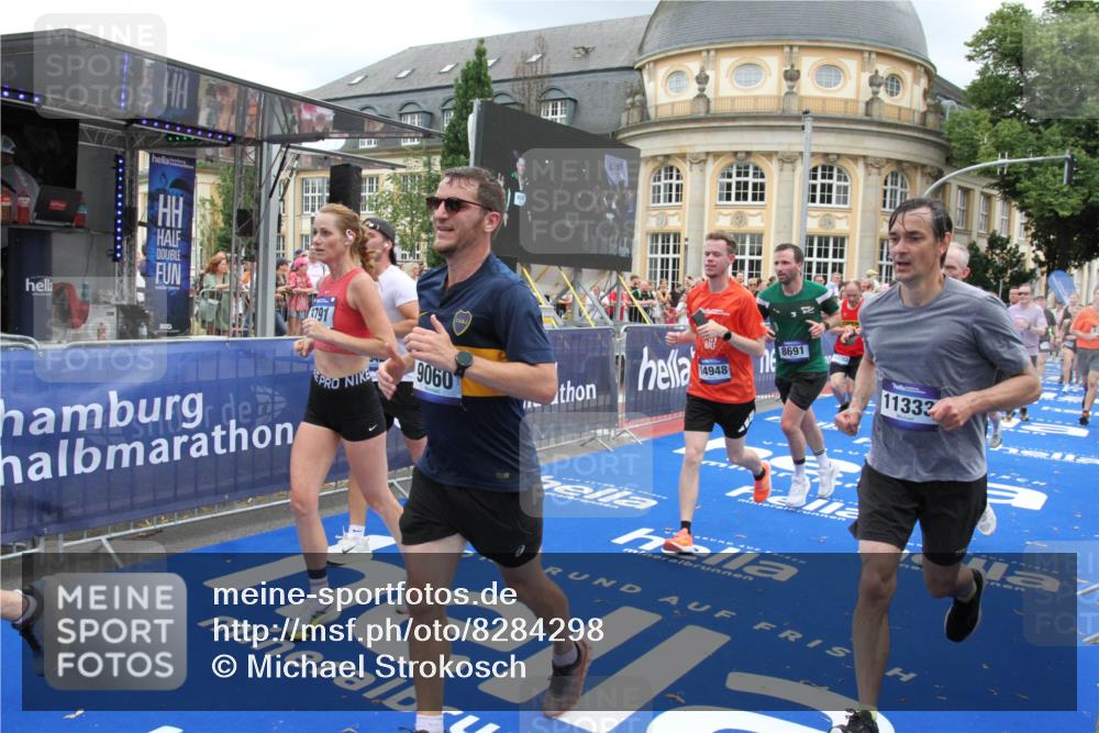 29.06.2025 - hella hamburg halbmarathon Michael Strokosch http://msf.ph/oto/8284298 29.06.2025 10:55:10 Ziel 1549, 1628, 2119, 2448, 2884, 3041, 3791, 3945, 4938, 6355, 8691, 9060, 9361, 9380, 10191, 10192, 11333, 11747, 11976, 12248, 12961, 13297, 14750, 14834, 14948, 15126, 15879, 16108, 16630, 17803, 17842 meine-sportfotos.de