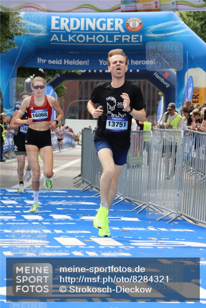 29.06.2025 - hella hamburg halbmarathon Strokosch-Dieckow http://msf.ph/oto/8284321 29.06.2025 10:21:59 Ziel 13751, 16068, 17886 meine-sportfotos.de