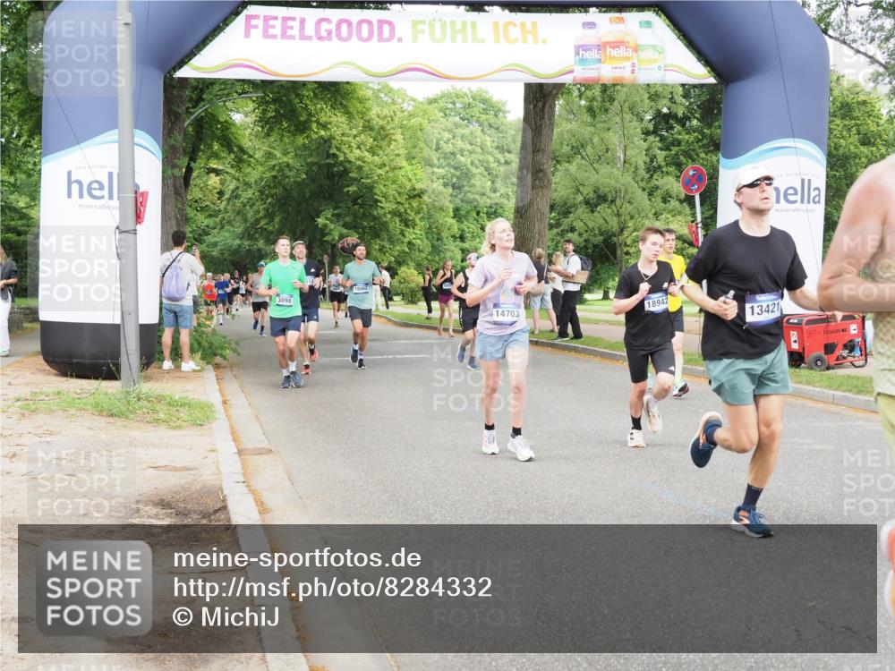 29.06.2025 - hella hamburg halbmarathon MichiJ http://msf.ph/oto/8284332 29.06.2025 10:32:35 Zwischen KM18-KM19 1468, 1782, 1941, 2365, 2402, 2816, 5047, 5231, 6991, 9633, 13421, 14703, 15225, 15512, 16617, 16720, 16893, 17097, 17120, 17406, 18560, 18942, 19207 meine-sportfotos.de
