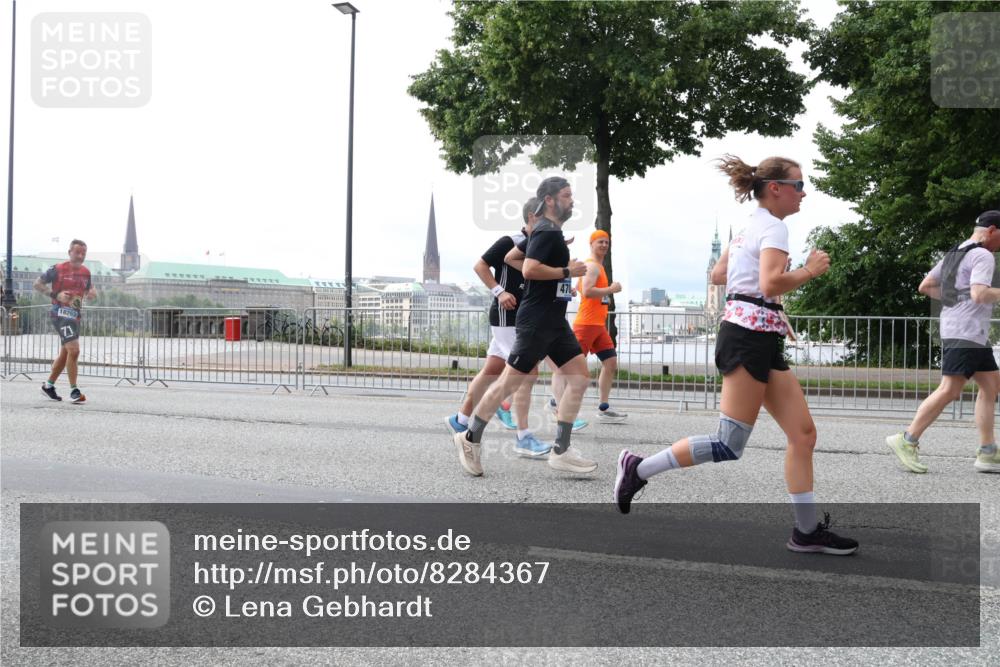29.06.2025 - hella hamburg halbmarathon Lena Gebhardt http://msf.ph/oto/8284367 29.06.2025 10:35:31 Lombardsbrücke 18269, 71, 470, 1108, 1284, 1336, 1497, 1717, 1730, 1786, 1821, 1849, 2001, 2198, 2376, 2425, 2751, 2787, 2811, 3243, 3409, 3828, 3958, 4333, 4564, 4703, 4704, 4902, 4965, 5027, 5147, 5240, 5531, 5793, 6021, 6029, 6189, 6365, 6381, 6471, 6746, 6803, 6859, 6867, 7267, 7304, 7382, 7927, 8249, 8296, 8333, 8567, 9342, 9470, 9803, 9806, 9819, 10393, 10531, 10565, 10652, 11233, 11320, 11359, 11565, 11838, 11839, 11886, 12026, 12062, 12326, 12408 meine-sportfotos.de