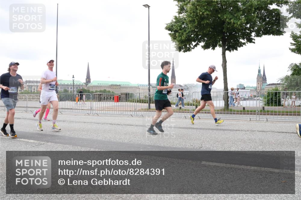 29.06.2025 - hella hamburg halbmarathon Lena Gebhardt http://msf.ph/oto/8284391 29.06.2025 10:55:14 Lombardsbrücke 14651, 4515, 723, 1013, 1873, 1917, 2090, 2452, 2566, 2632, 3002, 3115, 3157, 3274, 3577, 4039, 4191, 4192, 4628, 5040, 5392, 5483, 5487, 5500, 5727, 5882, 6395, 6396, 6839, 6944, 7219, 7238, 7680, 7766, 8186, 8403, 8519, 8626, 9596, 9857, 9858, 10109, 10458, 10686, 10885, 11109, 11226, 11737, 11788, 11908, 12147, 12148, 12240, 12902, 13098, 13230, 13283, 13548, 13944, 13945, 13979, 13980, 14515, 14727, 15152, 15160, 16385 meine-sportfotos.de