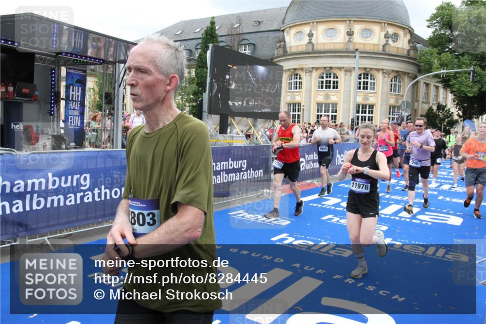 29.06.2025 - hella hamburg halbmarathon Michael Strokosch http://msf.ph/oto/8284445 29.06.2025 10:55:12 Ziel 1549, 1628, 2119, 2448, 3041, 3791, 3945, 4903, 6355, 8691, 9060, 9361, 9380, 10191, 10192, 10582, 11333, 11747, 11976, 12248, 12961, 13297, 14834, 14948, 15854, 16108, 16630, 17803, 17842, 18031, 18966 meine-sportfotos.de
