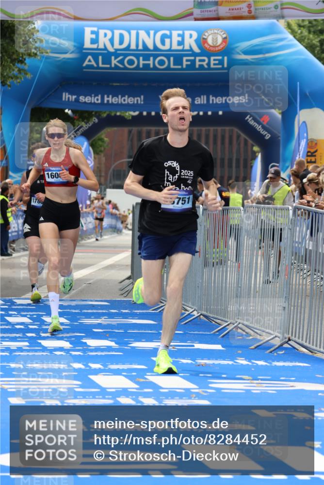29.06.2025 - hella hamburg halbmarathon Strokosch-Dieckow http://msf.ph/oto/8284452 29.06.2025 10:21:59 Ziel 13751, 16068, 17886 meine-sportfotos.de