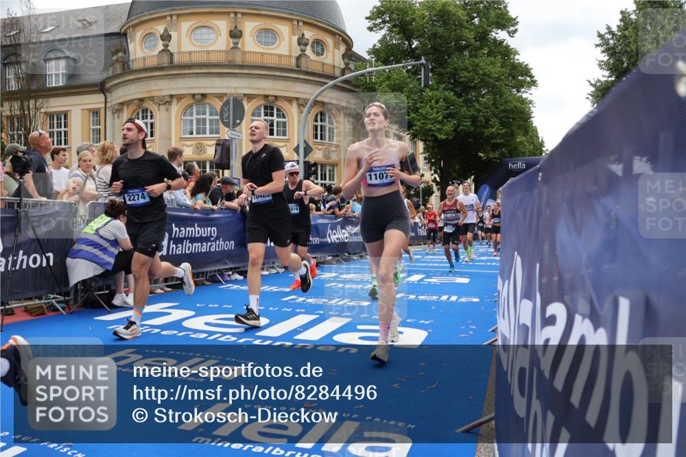 29.06.2025 - hella hamburg halbmarathon Strokosch-Dieckow http://msf.ph/oto/8284496 29.06.2025 10:47:25 Ziel 51, 1012, 1070, 1592, 2274, 2839, 2864, 2869, 2953, 3304, 5024, 5532, 5650, 6203, 8023, 8234, 8693, 8852, 9305, 10423, 11021, 11077, 11491, 11518, 12870, 13223, 13303, 13782, 14722, 15350, 15479, 15611, 15923, 16089, 16819, 17846, 17905, 18758, 18974 meine-sportfotos.de