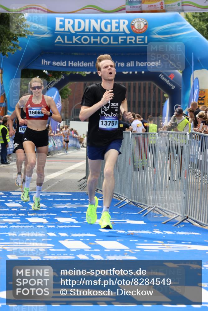 29.06.2025 - hella hamburg halbmarathon Strokosch-Dieckow http://msf.ph/oto/8284549 29.06.2025 10:21:59 Ziel 13751, 16068, 17886 meine-sportfotos.de