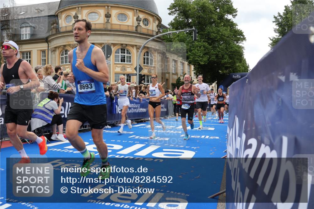 29.06.2025 - hella hamburg halbmarathon Strokosch-Dieckow http://msf.ph/oto/8284592 29.06.2025 10:47:27 Ziel 51, 1012, 1070, 1592, 1696, 2274, 2284, 2839, 2864, 2869, 2953, 3304, 5532, 5650, 5889, 6009, 8023, 8234, 8693, 8852, 8927, 9305, 10423, 11021, 11077, 11491, 12870, 13223, 13303, 13782, 15350, 15479, 15611, 15923, 16089, 16819, 17846, 17905, 18104, 18758, 18974, 19181 meine-sportfotos.de