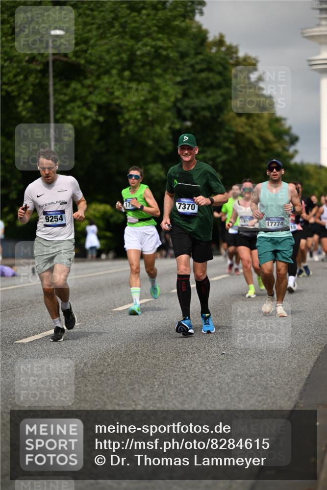 29.06.2025 - hella hamburg halbmarathon Dr. Thomas Lammeyer http://msf.ph/oto/8284615 29.06.2025 10:15:56 Kennedybrücke 1062, 1790, 2661, 3746, 3837, 4499, 6966, 7370, 7474, 8206, 8207, 8368, 9119, 9253, 9254, 9405, 10042 meine-sportfotos.de