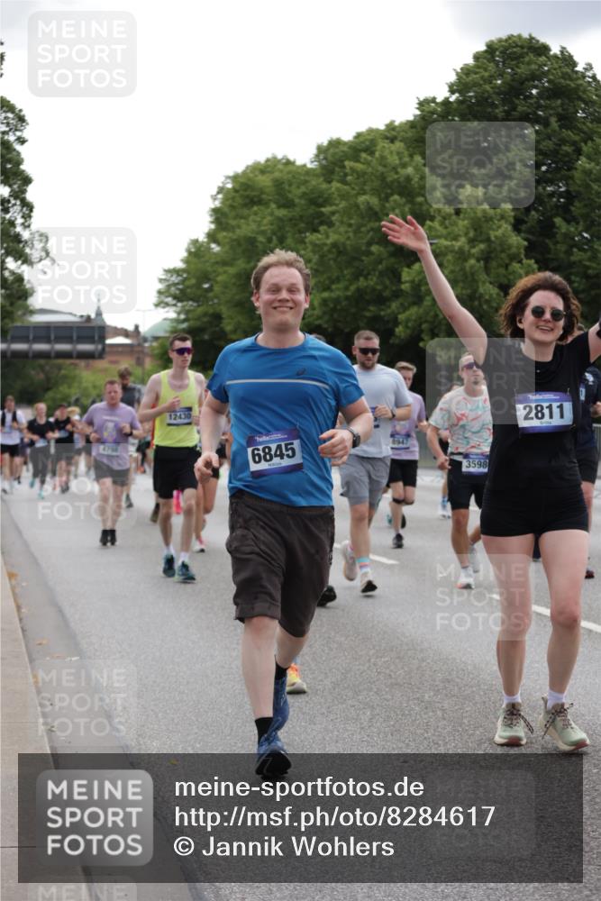 29.06.2025 - hella hamburg halbmarathon Jannik Wohlers http://msf.ph/oto/8284617 29.06.2025 10:35:30 Lombardsbrücke 1036, 1108, 1183, 1336, 2352, 2520, 2811, 2827, 3243, 3401, 3598, 3990, 4413, 4798, 4902, 6021, 6184, 6845, 7304, 8333, 8947, 9432, 9744, 9819, 10047, 10119, 10567, 11187, 11198, 11979, 12097, 12342, 12408, 12430, 12869, 13318, 13492, 13602, 13899, 14134, 14189, 14955, 15281, 15612, 15827, 15830, 16487, 16570, 16571, 17635, 17817, 17996, 18524, 18541, 18570, 18688 meine-sportfotos.de