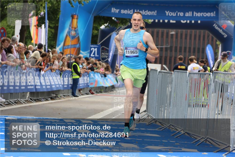 29.06.2025 - hella hamburg halbmarathon Strokosch-Dieckow http://msf.ph/oto/8284691 29.06.2025 10:21:36 Ziel 6559, 9442, 11965, 17856 meine-sportfotos.de