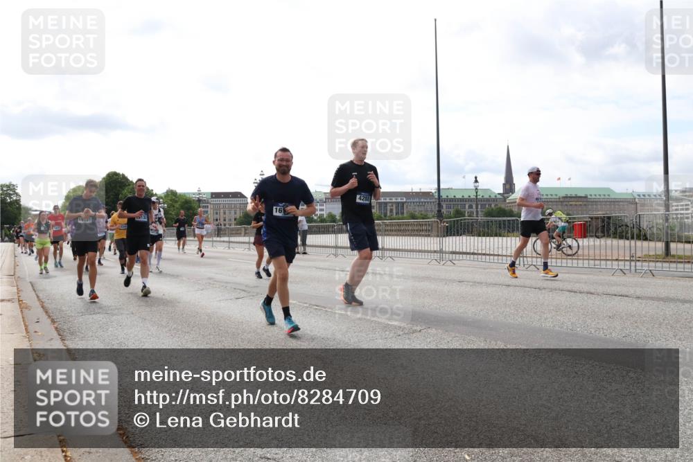 29.06.2025 - hella hamburg halbmarathon Lena Gebhardt http://msf.ph/oto/8284709 29.06.2025 10:20:47 Lombardsbrücke 19131, 132, 16, 4288, 1011, 1046, 1069, 1471, 1474, 2053, 2101, 2325, 2478, 2834, 2923, 2945, 3247, 3733, 3781, 3813, 4082, 4154, 4166, 4288, 4350, 4422, 4754, 4869, 5041, 5061, 5181, 5625, 5831, 6608, 6951, 7018, 7131, 7608, 8025, 8113, 8588, 8724, 8940, 9005, 9011, 9236, 9722, 9873, 9981, 10041, 10050, 10350, 10585, 10613, 10647, 11100, 11145, 11603, 11835, 11995, 12694, 12844, 13057, 13508 meine-sportfotos.de