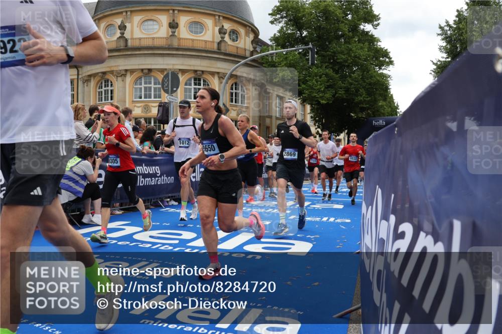 29.06.2025 - hella hamburg halbmarathon Strokosch-Dieckow http://msf.ph/oto/8284720 29.06.2025 10:47:29 Ziel 51, 1012, 1070, 1320, 1592, 1696, 2274, 2284, 2839, 2869, 2953, 3304, 5532, 5650, 5889, 6009, 8023, 8234, 8693, 8852, 8927, 9305, 10423, 10969, 11021, 11077, 11491, 12870, 13223, 13303, 14618, 14619, 15350, 15451, 15479, 15923, 16819, 17846, 17905, 18104, 18758, 18970, 18974, 19181 meine-sportfotos.de